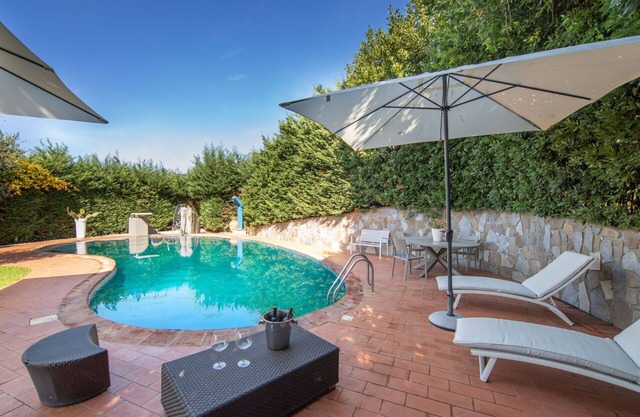 Alleinstehendes Ferienhaus mit Klimaanlage, privatem Pool, W-LAN, Whirlpool, Panoramablick