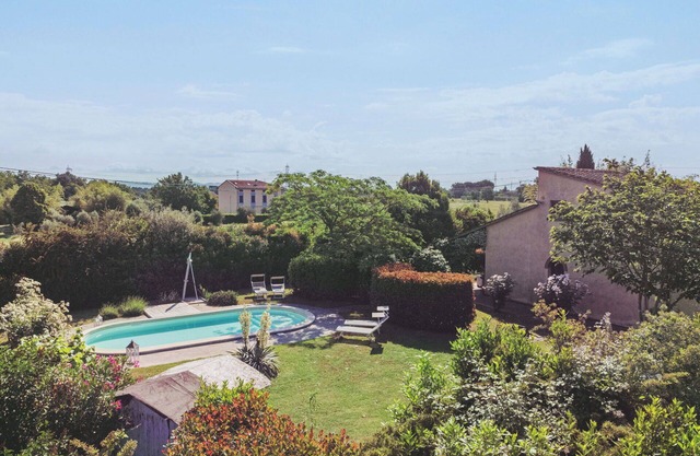 Alleinstehendes Ferienhaus mit W-LAN, privatem Pool, TV, Terrasse, Haustiere erlaubt, Parkplatz