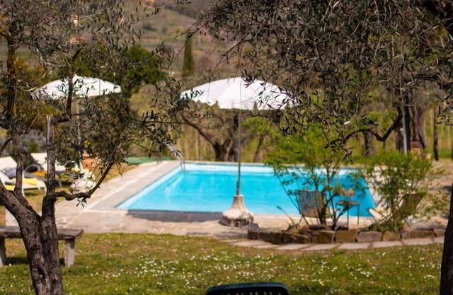 Alleinstehendes Ferienhaus mit W-LAN, Klimaanlage, privatem Pool, TV, Parkplatz, bei Arezzo