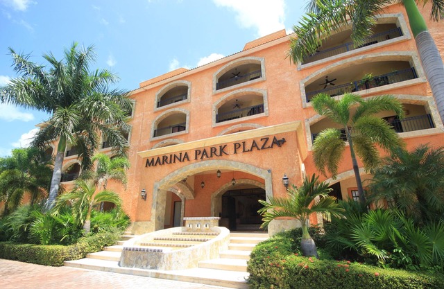 Wonderful 2 Bedroom Condo In Front Of The Marina With A Beautiful Pool
