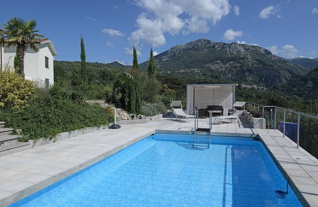 Wunderschönes Haus mit 2 Schlafzimmern, privatem Pool, Aussicht. WIFI!