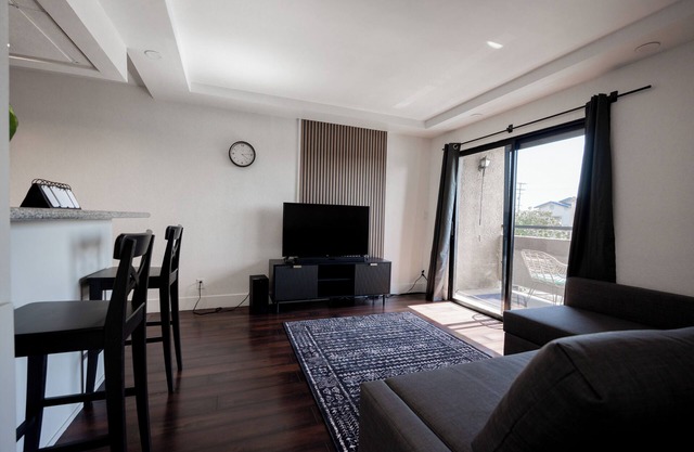Wonderful 2-bedroom 2 Bathroom condo with AC in Long Beach