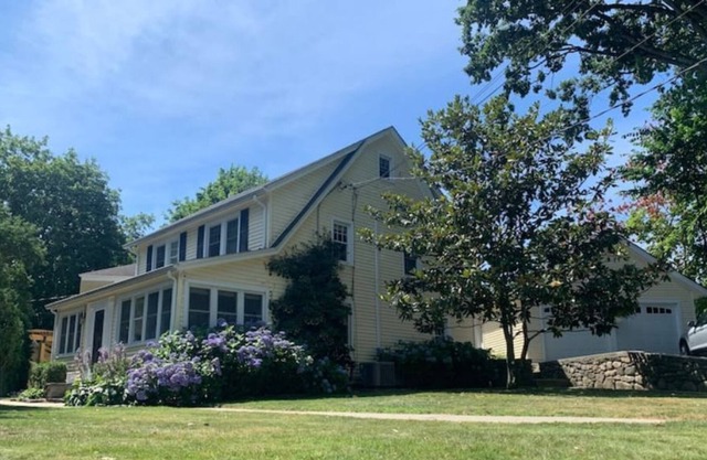 Wonderful 3 bd 2 ba with enclosed garden