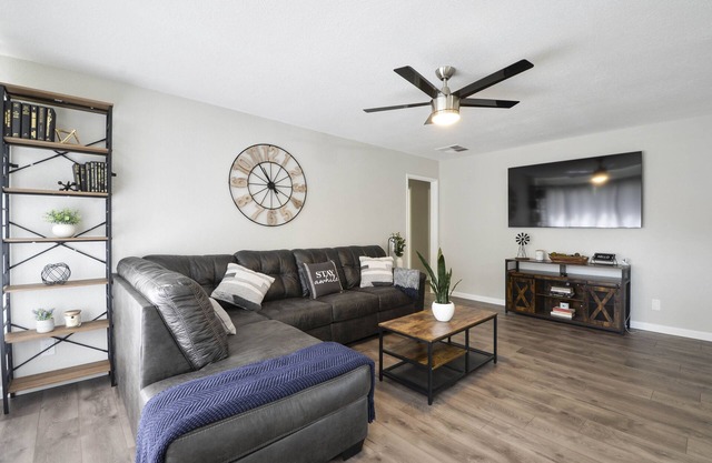 Wonderful 3 bed 2 bath home with plenty of parking