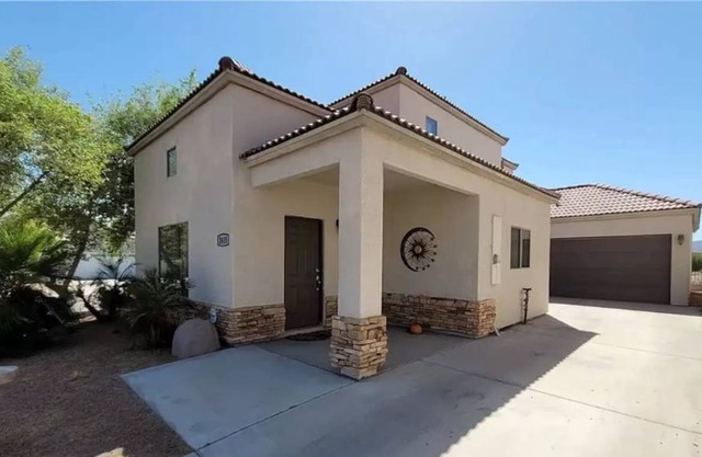 Wonderful 3 Bedroom River House..! Gated Community
