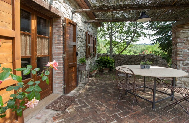 Fewo in Pomaia,familienfreundlich,grosser Parkanlage,free Wi FI, bis 7 Pers