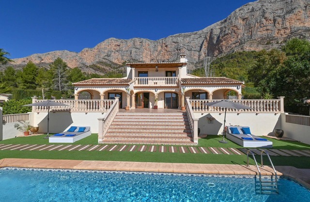 Wunderschöne und komfortable Villa mit privatem Pool in Javea, Costa Blanca, Spanien für 8 Personen
