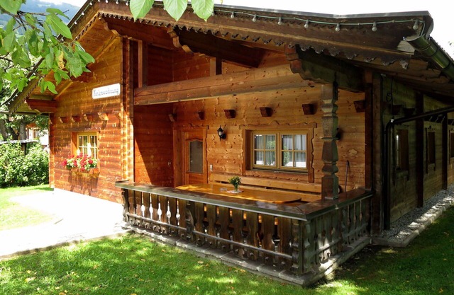 Atemberaubendes alleinstehendes Ferienhaus mit W-LAN, TV, Innenhof, Haustiere erlaubt und Parkplatz
