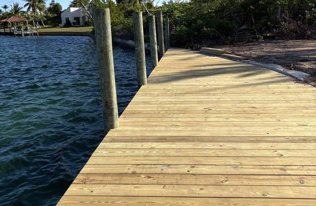 Wonderful boat DOCK in Treasure Cay
