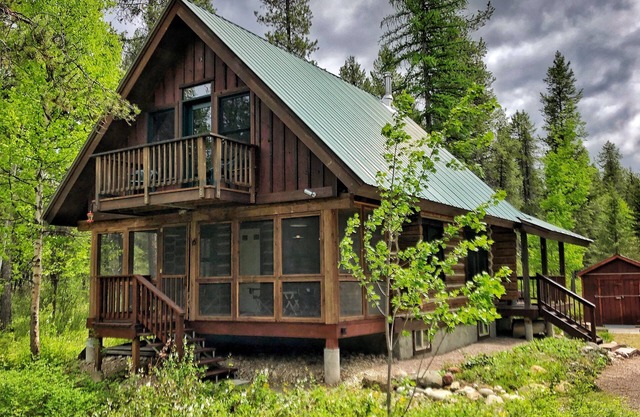 Wunderbare Hütte in der Nähe von Glacier National Park