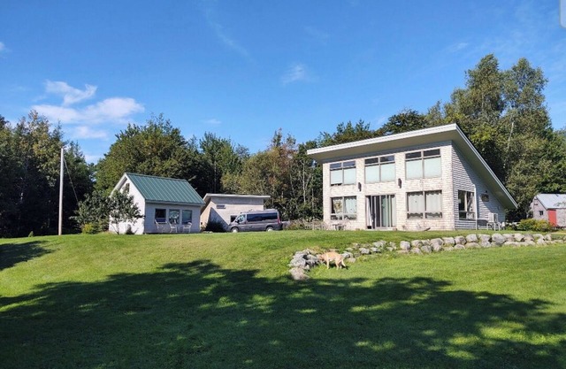 Wonderful Compound in lovely South Blue Hill with WiFi, AC . Has Guest House!!