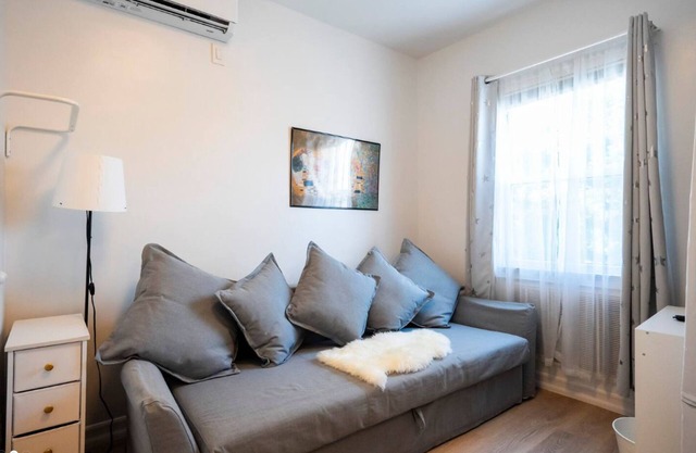 Wonderful Cozy Studio in Lovely Queens with AC, WiFi, Laundry and Parking