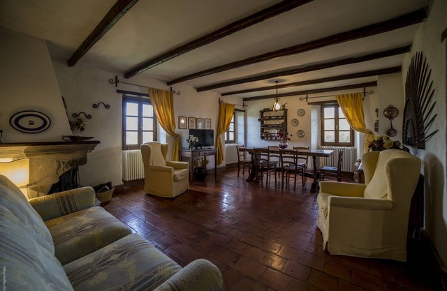 Schönes Ca 'del Bosco Bauernhaus in Lunigiana - Glicine Apartment