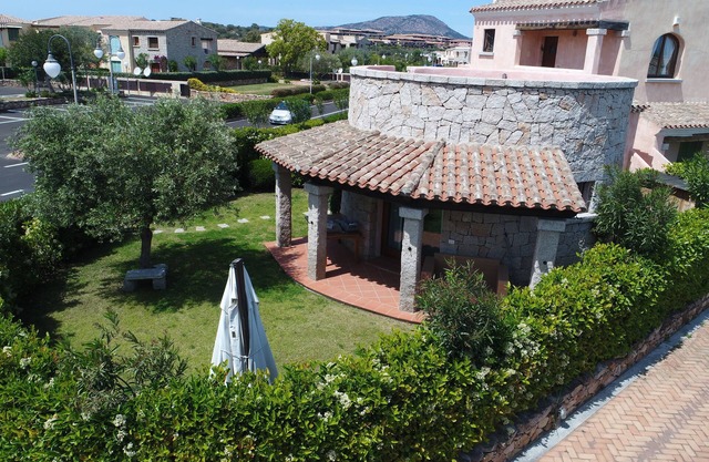 Wunderbare Head-End-Villa mit großem Garten und Solarium