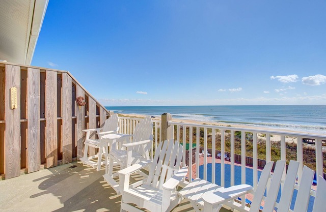 Wonderful home in beachfront complex with pool & hot tub, central AC & deck