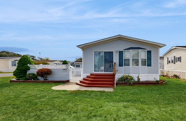 Wonderful Home w/Enclosed Backyard, Private Washer & Dryer + Shared Pool