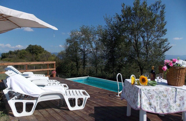 Alleinstehendes Ferienhaus mit W-LAN, privatem Pool, TV, Innenhof, Panoramablick, Parkplatz