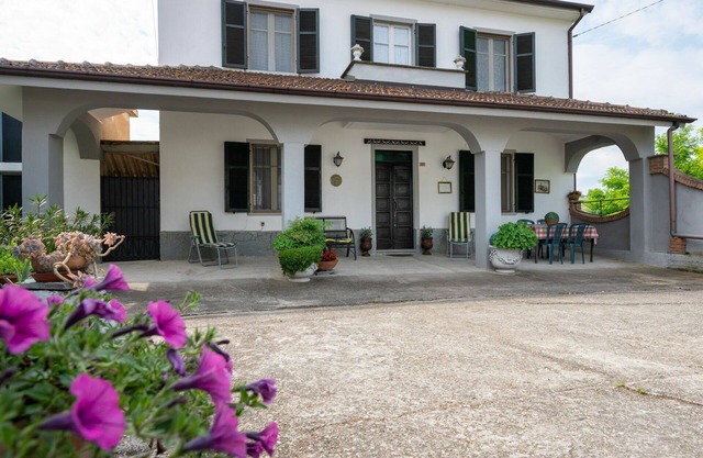 Schönes alleinstehendes Ferienhaus für 6 Personen mit Terrasse, Haustiere erlaubt und Parkplatz