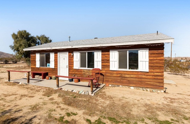 Wonderful mountain view dog-friendly cabin with firepit, patio, & enclosed yard