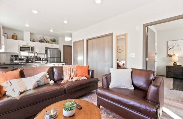 Wonderful New 2 Bed 2 Bath Near Perry Dist and DT!