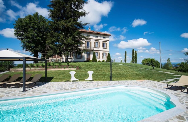 Alleinstehendes Ferienhaus mit privatem Pool, Klimaanlage, W-LAN, TV, Innenhof, Panoramablick