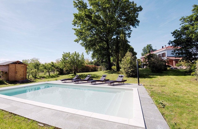Alleinstehendes Ferienhaus mit privatem Pool, Klimaanlage, W-LAN, TV, Innenhof, Parkplatz