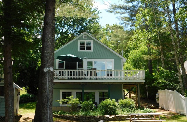 Wonderful pet-friendly waterfront home on Sebago Lake Basin in Standish