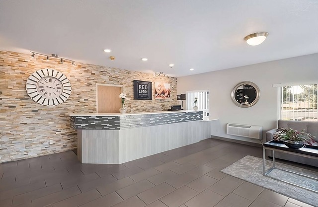 Wonderful Place To Stay! 2 Units w/ Kitchen, Free Parking On-Site!