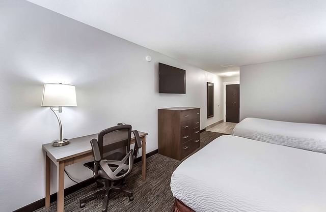 Wonderful Place To Stay! 2 Family-friendly Units w/ Pool Access. Free Parking!