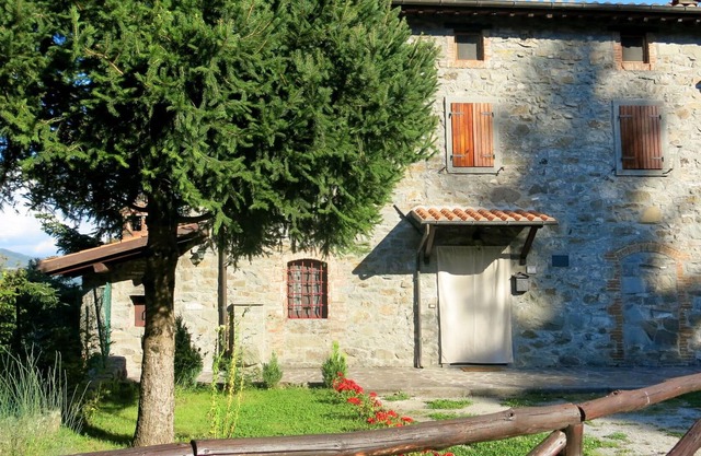 Alleinstehendes Ferienhaus mit privatem Pool, W-LAN, TV, Balkon, Haustiere erlaubt, Parkplatz