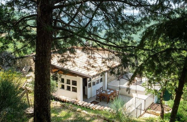 Wunderbares alleinstehendes Ferienhaus mit W-LAN, Terrasse, Haustiere erlaubt und Parkplatz