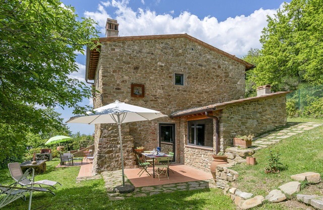 Alleinstehendes Ferienhaus mit W-LAN, Klimaanlage, TV, Innenhof, Panoramablick, Parkplatz