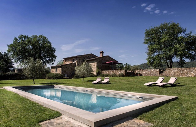 Alleinstehendes Ferienhaus mit Klimaanlage, W-LAN, privatem Pool, TV, Veranda, Panoramablick