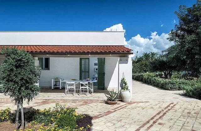 Wunderbares alleinstehendes Ferienhaus mit Klimaanlage, W-LAN, TV, Terrasse und Parkplatz