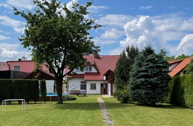 Wunderbares alleinstehendes Ferienhaus mit W-LAN, TV, Innenhof, Haustiere erlaubt und Parkplatz