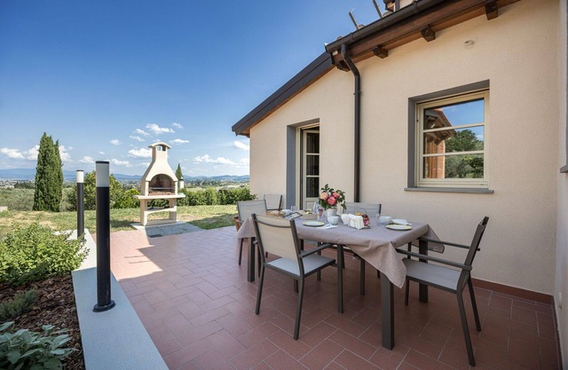 Schönes alleinstehendes Ferienhaus mit W-LAN, Klimaanlage, Panoramablick, Parkplatz, bei Florenz