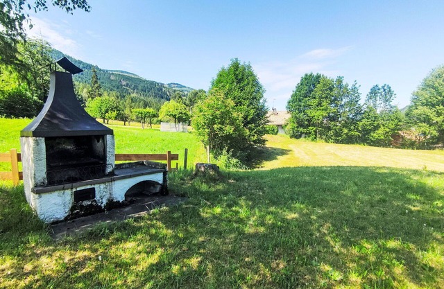 Schönes alleinstehendes Ferienhaus mit W-LAN, TV, Innenhof, Haustiere erlaubt und Parkplatz