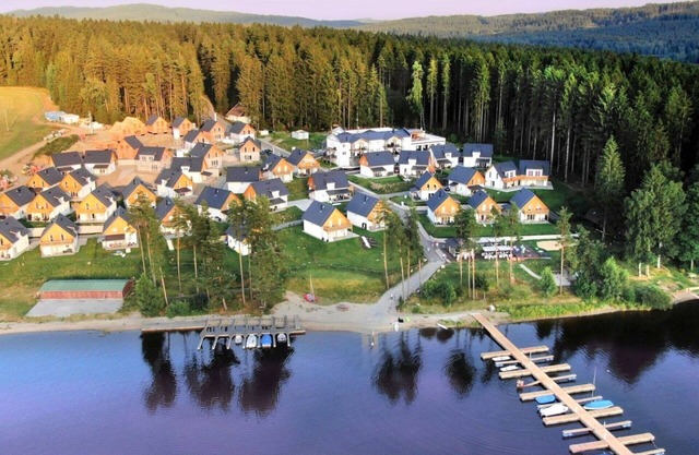 Schönes alleinstehendes Ferienhaus mit W-LAN, TV, Terrasse, Haustiere erlaubt und Parkplatz