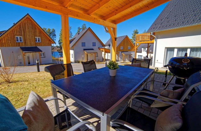 Atemberaubendes alleinstehendes Ferienhaus für 10 Personen mit W-LAN, TV, Terrasse und Parkplatz