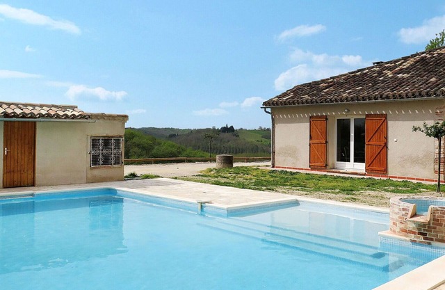 Wunderbares alleinstehendes Ferienhaus mit privatem Pool, TV, Haustiere erlaubt und Parkplatz