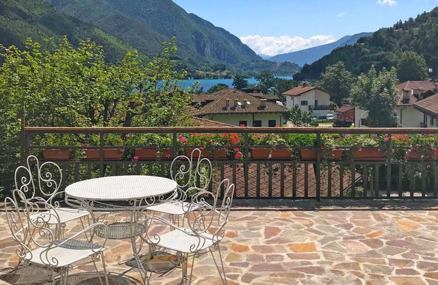 Schönes alleinstehendes Ferienhaus mit W-LAN, TV, Terrasse, Haustiere erlaubt und Parkplatz