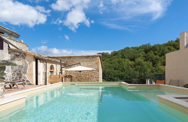 Alleinstehendes Ferienhaus mit privatem Pool, W-LAN, TV, Terrasse, Panoramablick, Parkplatz
