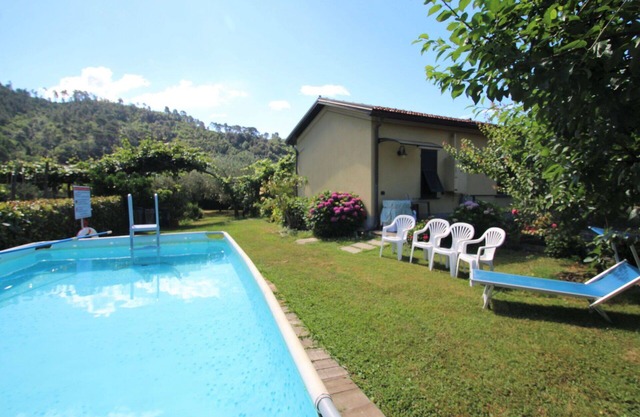 Alleinstehendes Ferienhaus mit Klimaanlage, W-LAN, privatem Pool, TV, Innenhof, Parkplatz