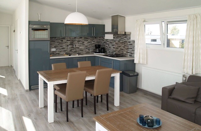 Atemberaubendes alleinstehendes Ferienhaus für 4 Gäste mit W-LAN, TV, Terrasse und Parkplatz