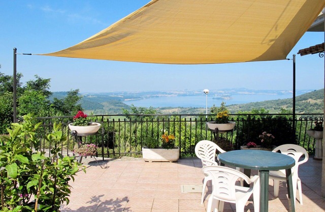 Schönes alleinstehendes Ferienhaus mit W-LAN, TV, Terrasse, Haustiere erlaubt und Parkplatz