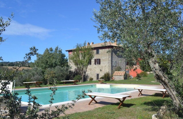 Alleinstehendes Ferienhaus mit privatem Pool, W-LAN, Innenhof, Haustiere erlaubt, Parkplatz