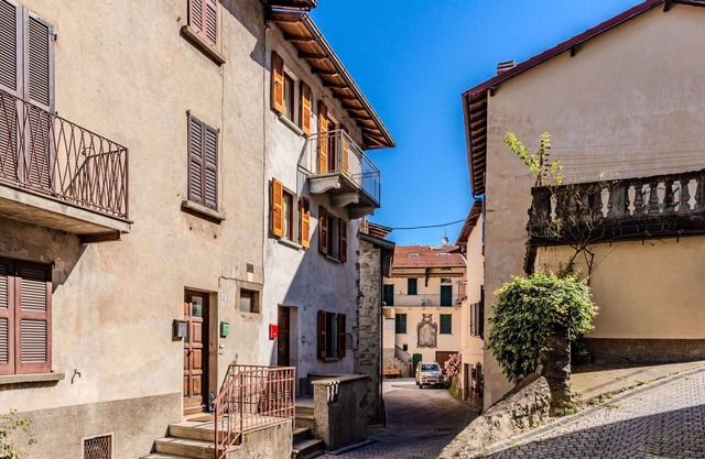 Schönes alleinstehendes Ferienhaus mit W-LAN, Balkon, Haustiere erlaubt und Parkplatz