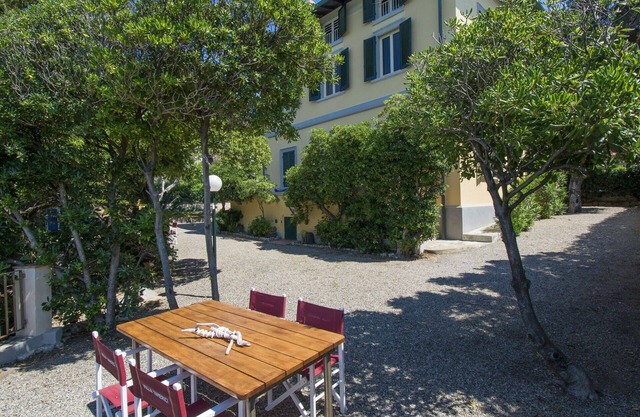 Wunderbares alleinstehendes Ferienhaus mit W-LAN, TV, Innenhof, Haustiere erlaubt und Parkplatz