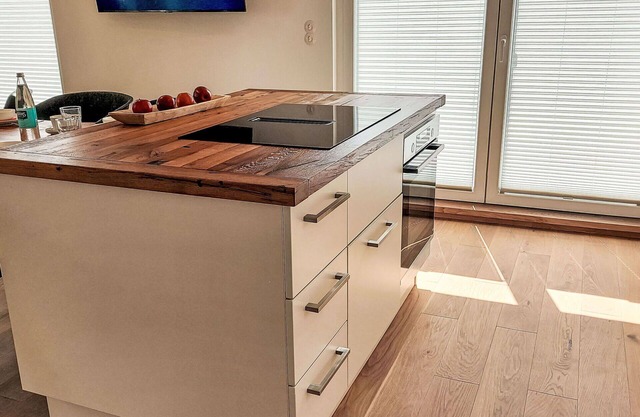 Atemberaubendes alleinstehendes Ferienhaus für 4 Gäste mit W-LAN, TV, Terrasse und Parkplatz