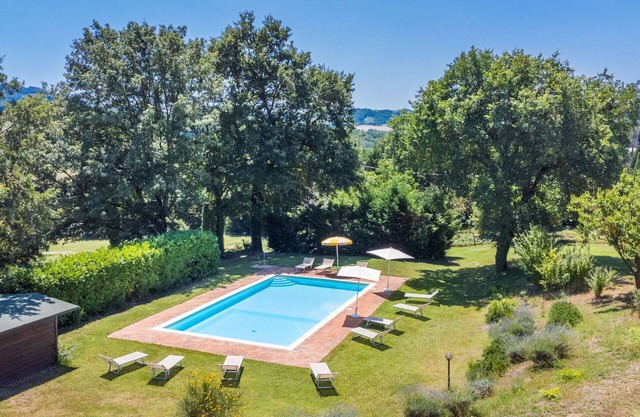 Alleinstehendes Ferienhaus mit privatem Pool, W-LAN, TV, Terrasse, Panoramablick, Parkplatz